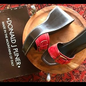 DONALD J PLINER NORDSTROM COMFORTABLE RED SUEDE WEDGES w/ BOX SZ 7M